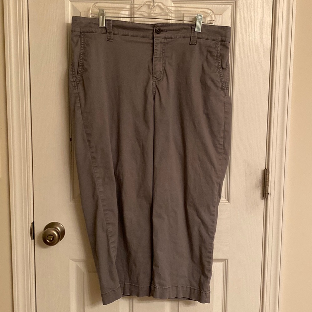 Sonoma Gray Cotton-Blend Super Soft Capri Pants Business Casual Size 14